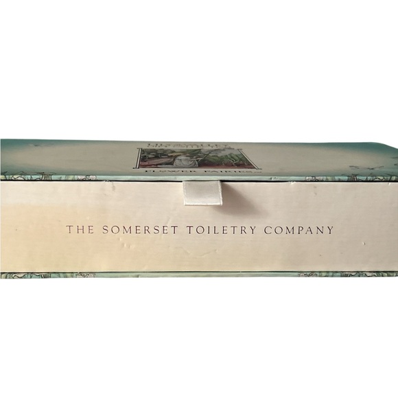The Sommerset Toiletry Company Lily Of The Valley Gift Set NIB Made In England - Picture 3 of 5